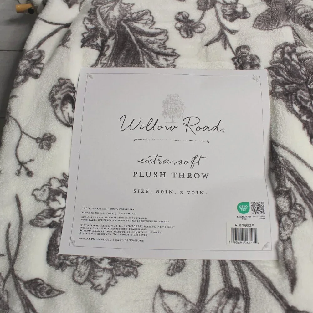 Artisan 34 Willow Road Plush Throw Blanket Gray Off White Floral 50